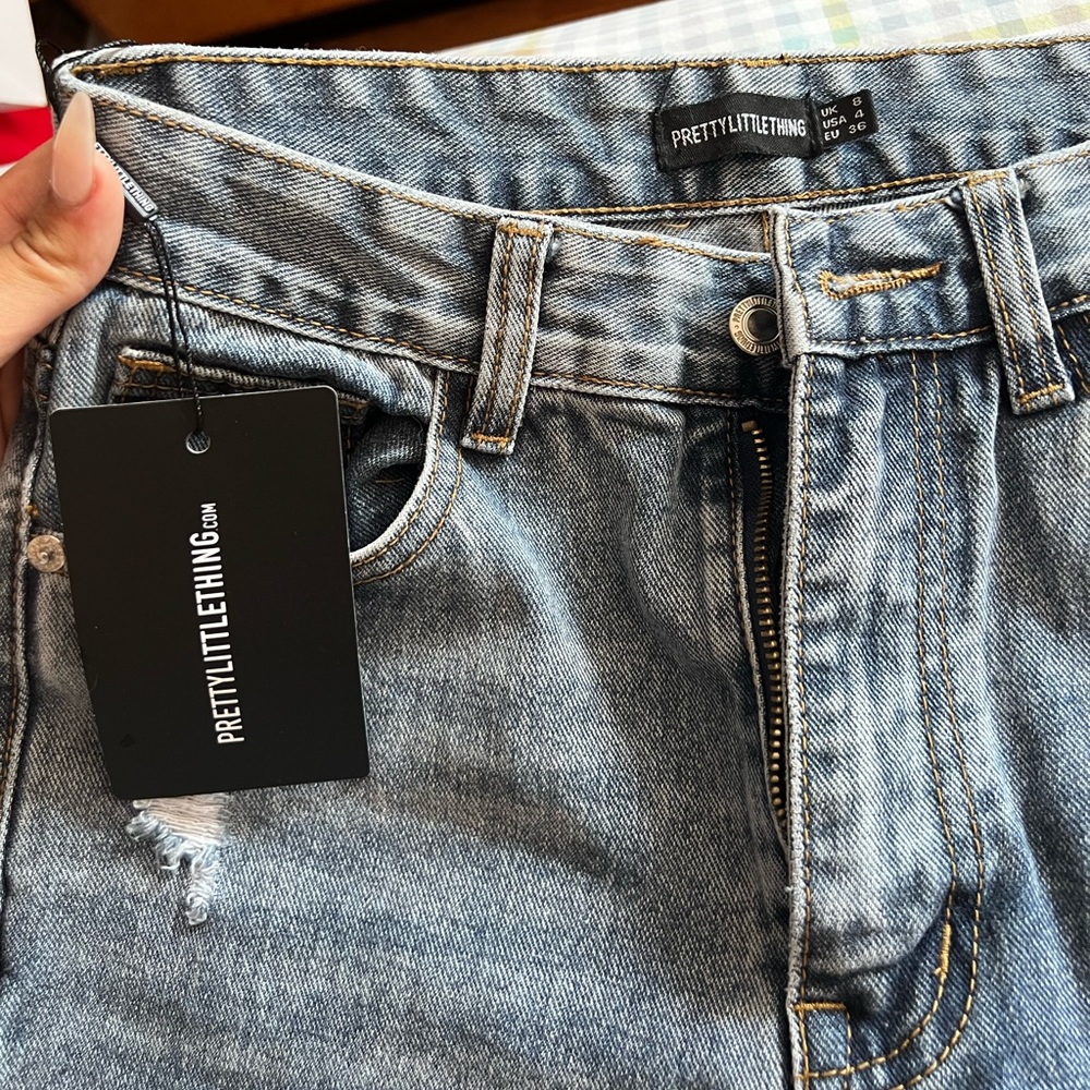 Med wash Straight leg jean size 4  -Pretty little thing